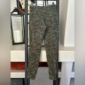 Lululemon Ready to Rulu Jogger in Camo Dark Olive Size 6
